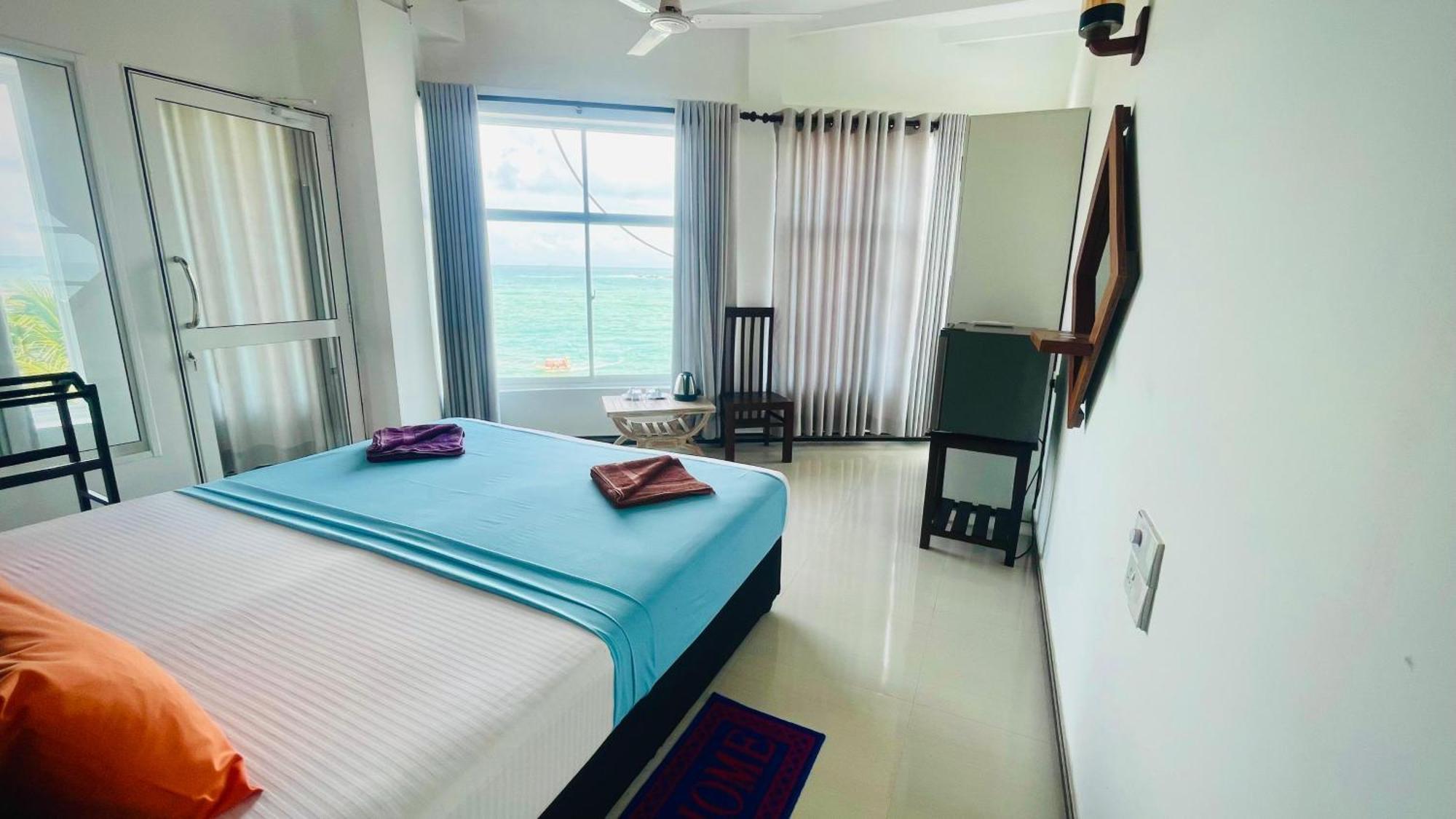 Peacock Beach Hotel Унаватуна Экстерьер фото